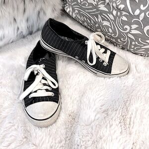 OP Black White Womans Unisex Pinstriped Canvas Lace Up Rubber Toe Sneakers Sz 8